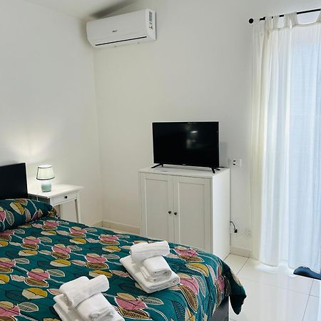 Bed and Breakfast The House Fiera Di Roma Aeroporto Fiumicino Понте-Галерия Экстерьер фото